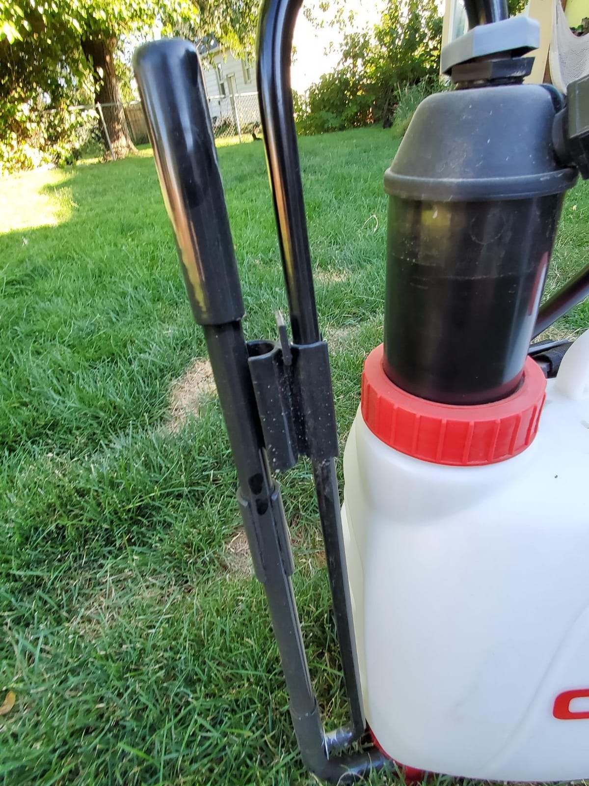 CHAPIN 4-Gallon Backpack Sprayer with Anti-Clog Filtration | Durable translucent poly tank for fertilizers, herbicides, pesticides and lawn care customer photo 1