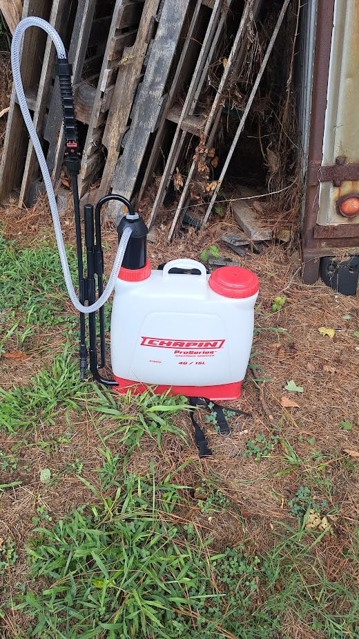 CHAPIN 4-Gallon Backpack Sprayer with Anti-Clog Filtration | Durable translucent poly tank for fertilizers, herbicides, pesticides and lawn care customer photo 2