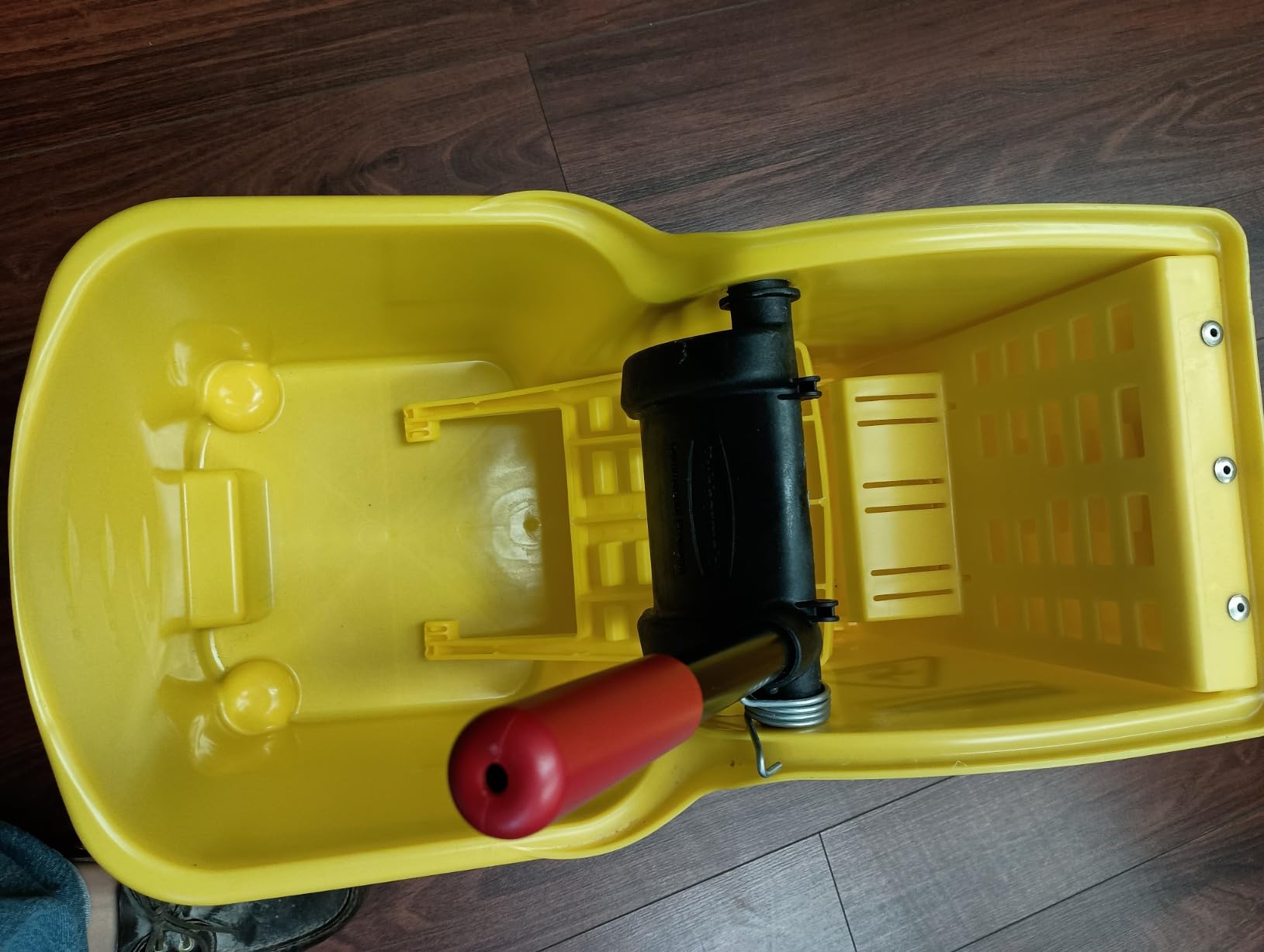 Rubbermaid Commercial Products 31 QT Tandem Mop Bucket and Wringer Combo on Wheels, Yellow, for Floor Cleaning/Wet Mopping customer photo 2