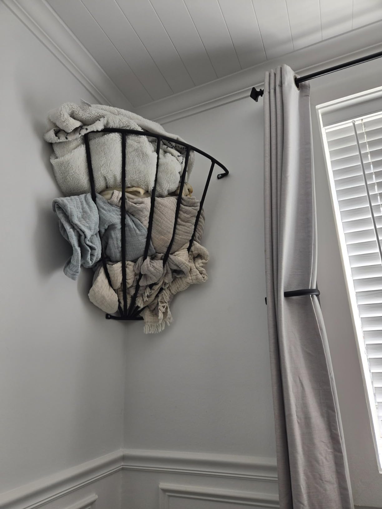 Intrepid International Wall-Mounted Corner Hay Rack - for Horses, Goats, Sheep, and Other Livestock customer photo 1