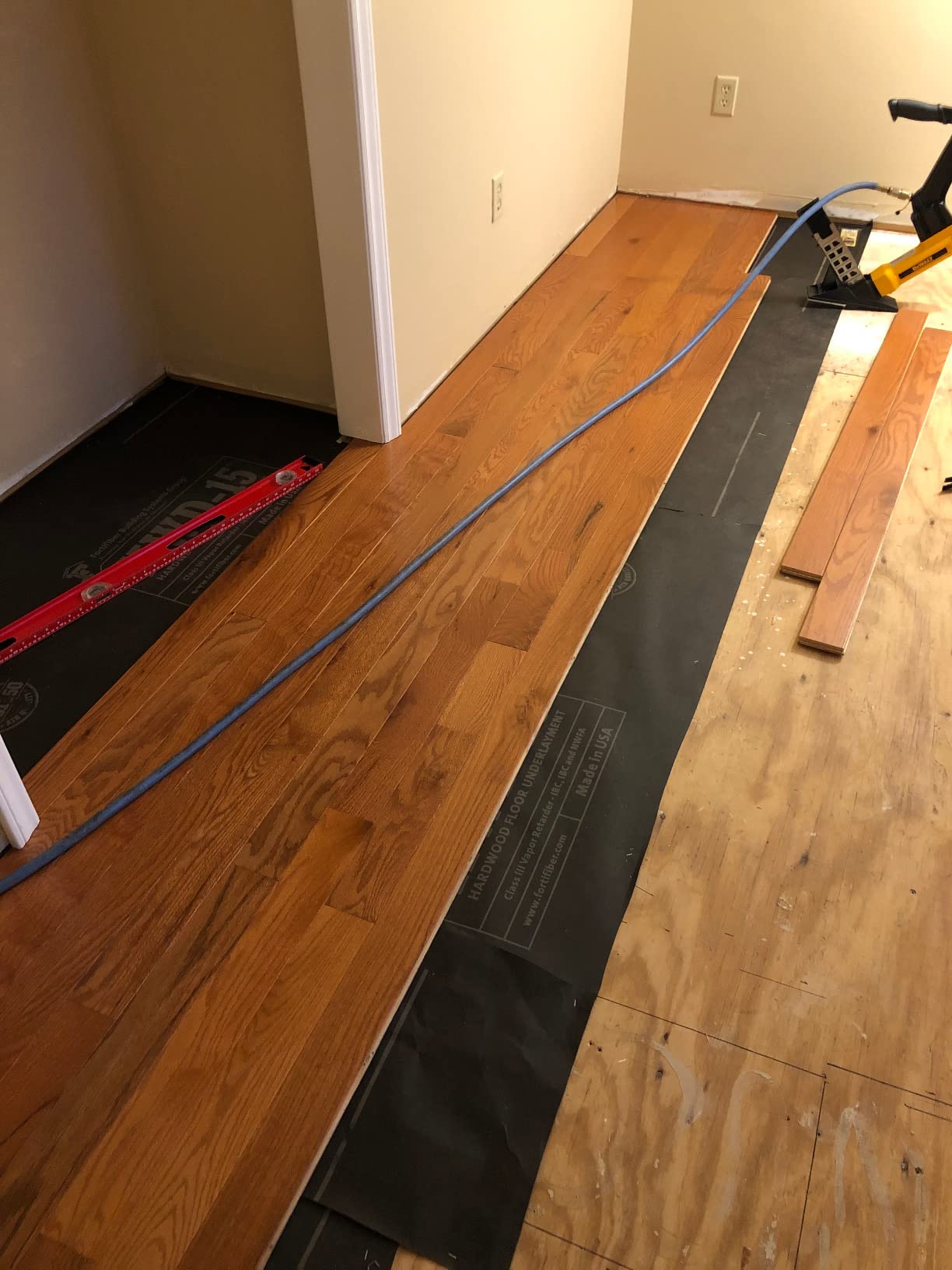 DEWALT Flooring Stapler, 2-in-1 Tool (DWFP12569) customer photo 1
