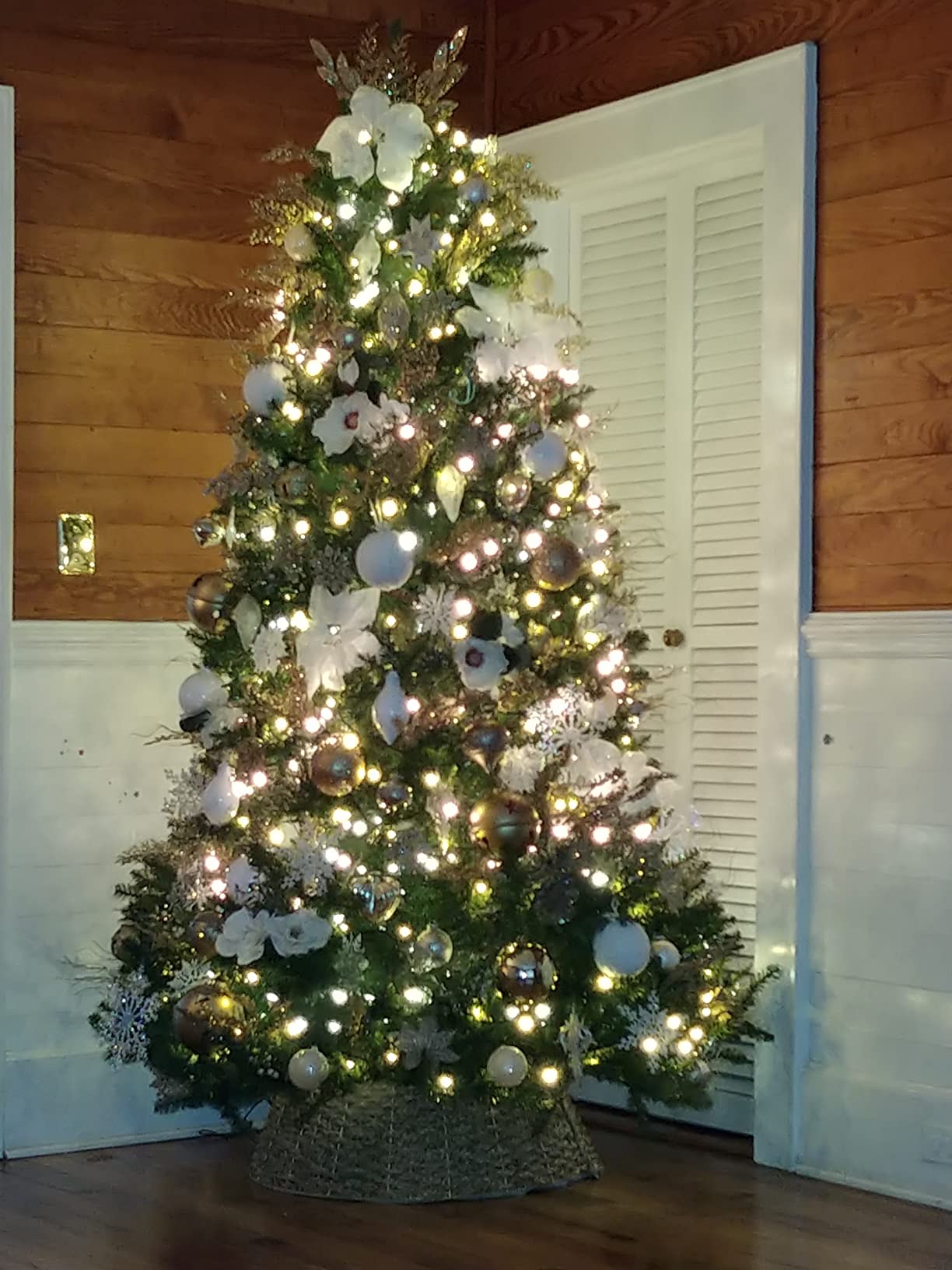 National Tree Company 9ft Unlit Dunhill Fir Full Artificial Christmas Tree | 4,026 Tips, Includes Stand, Green customer photo 2