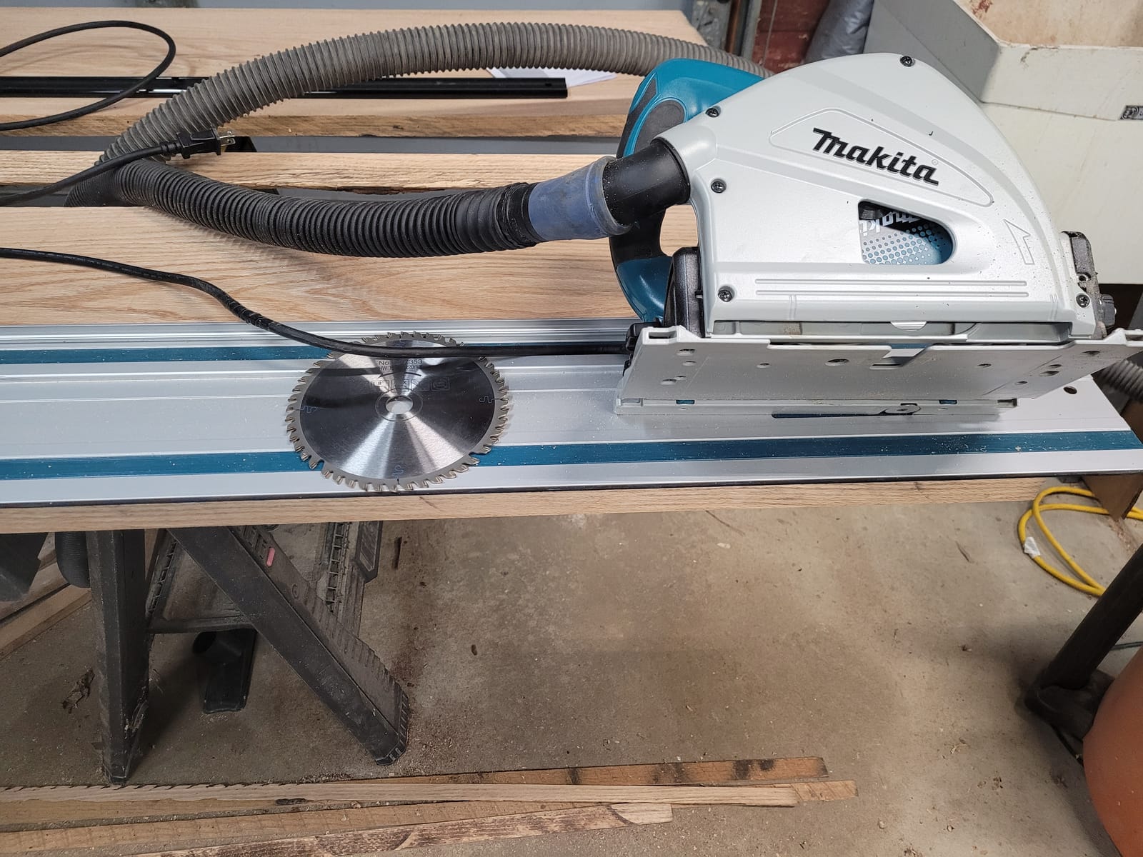 Makita SP6000J 6-1/2-Inch Plunge Circular Saw customer photo 2