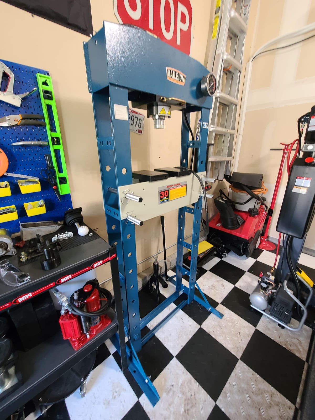 Baileigh 30-Ton H-Frame Pneumatic Shop Press (Model HSP-30A) customer photo 1