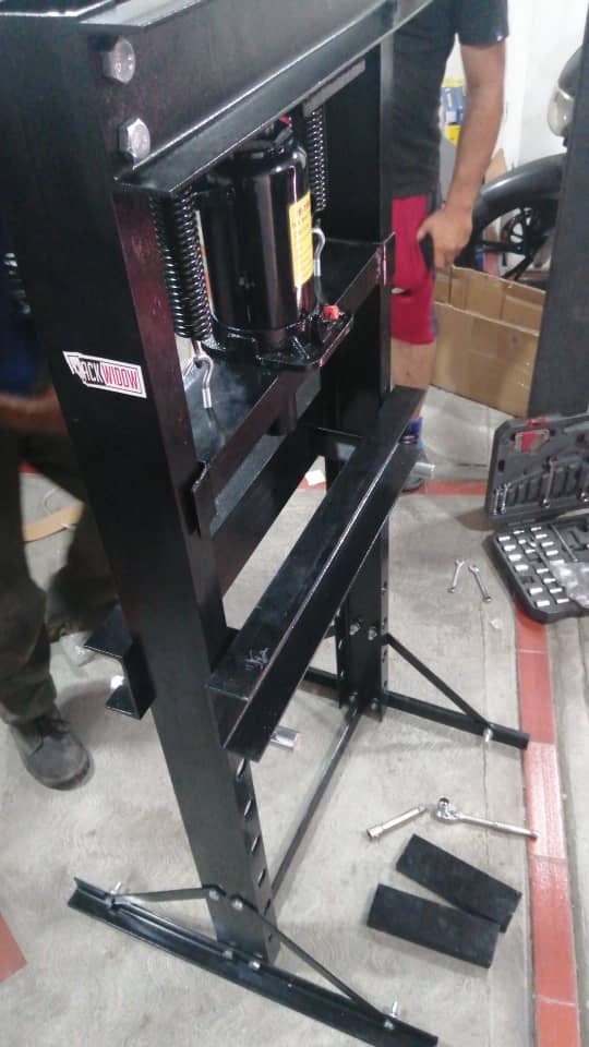 20 Ton Shop Press, Hydraulic, Black Widow | For garage, stamping plates, pressure gauge, manual hand pump operation customer photo 1
