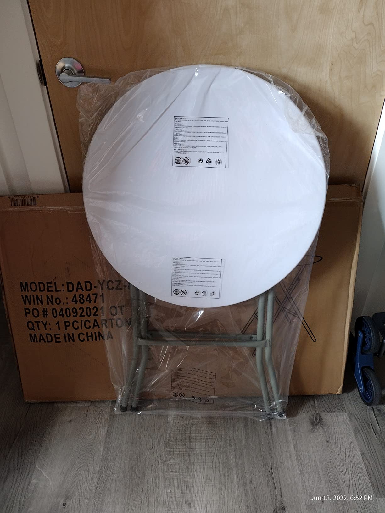 Flash Furniture Elon 6' Round All-Occasion Plastic Folding Event Table, Foldable Portable Banquet Table for Indoor/Outdoor Events, White customer photo 1