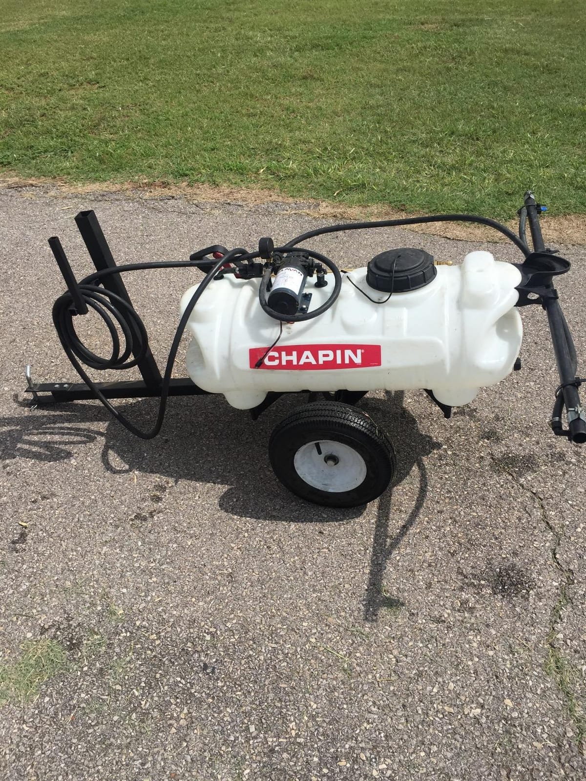 CHAPIN International Inc. 97600 15-Gallon, 12-Volt EZ Tow Dripless Fertilizer, Herbicide and Pesticide Sprayer customer photo 1