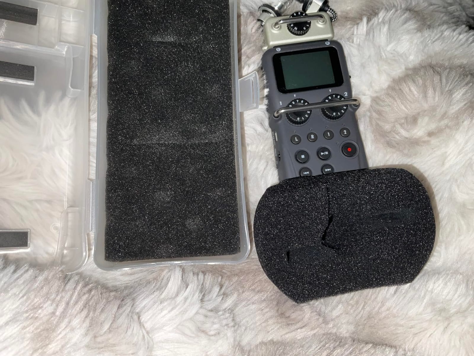 Zoom H5 4-Track Handheld Recorder for Filmmakers & Musicians | 2 XLR Inputs, USB Audio Interface, Battery Powered, For Audio For Video customer photo 1