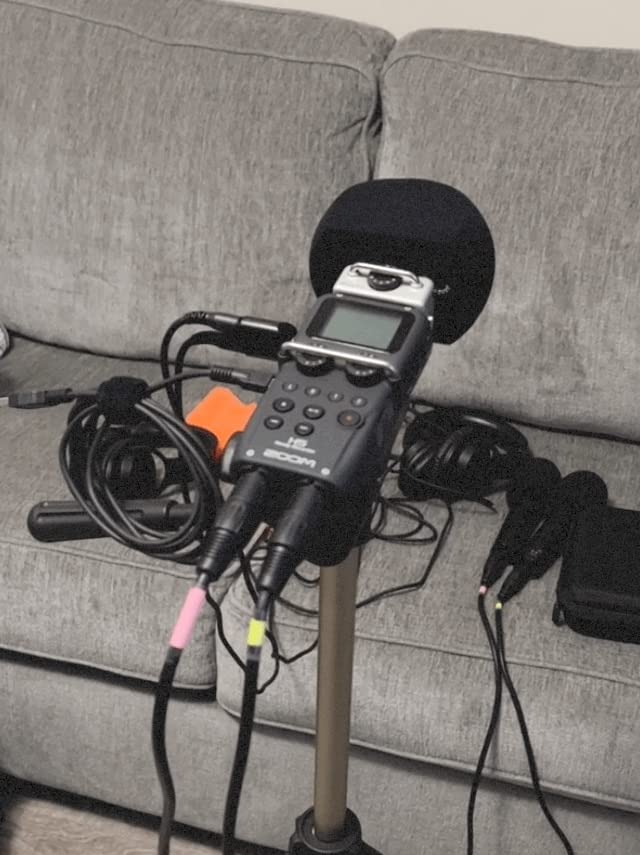 Zoom H5 4-Track Handheld Recorder for Filmmakers & Musicians | 2 XLR Inputs, USB Audio Interface, Battery Powered, For Audio For Video customer photo 2