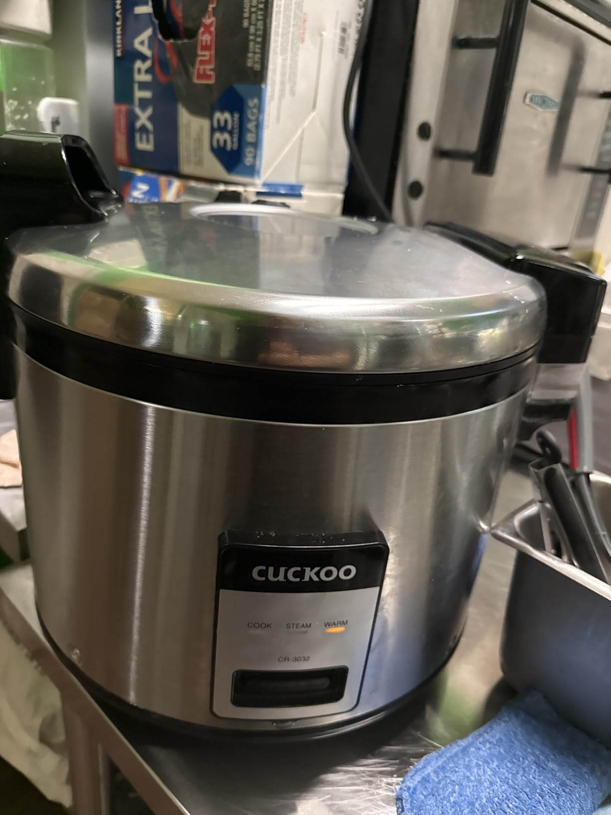 CUCKOO Commercial Rice Cooker & Warmer, Extra Large Rice Cooker 30-Cup Uncooked / 60-Cup Cooked, Professional Industrial Grain Cooker with Large Capacity, Easy One-Touch Operation, Silver (CR-3032) customer photo 2