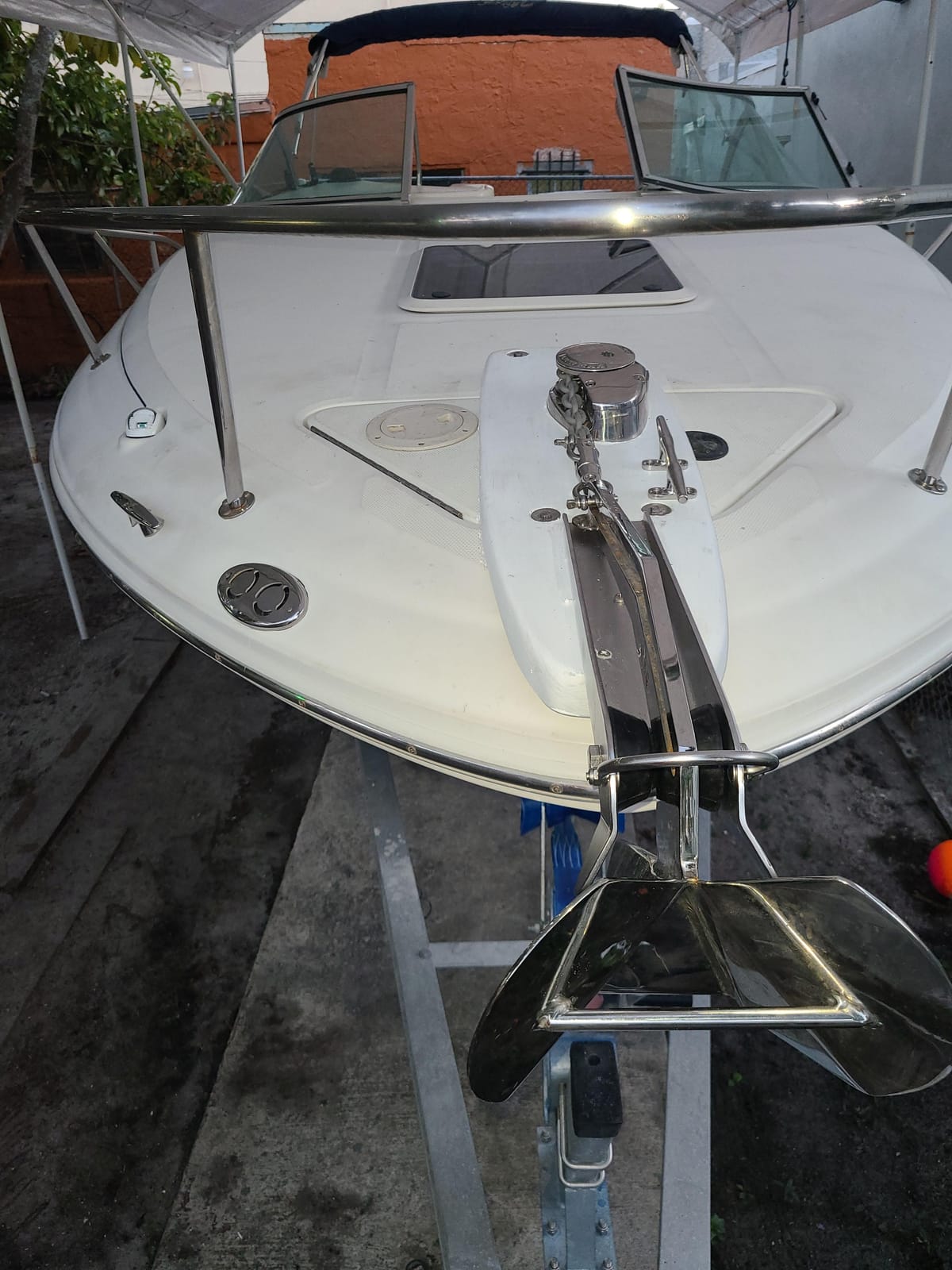 Lewmar V700 12V Vertical Windlass for 1/4