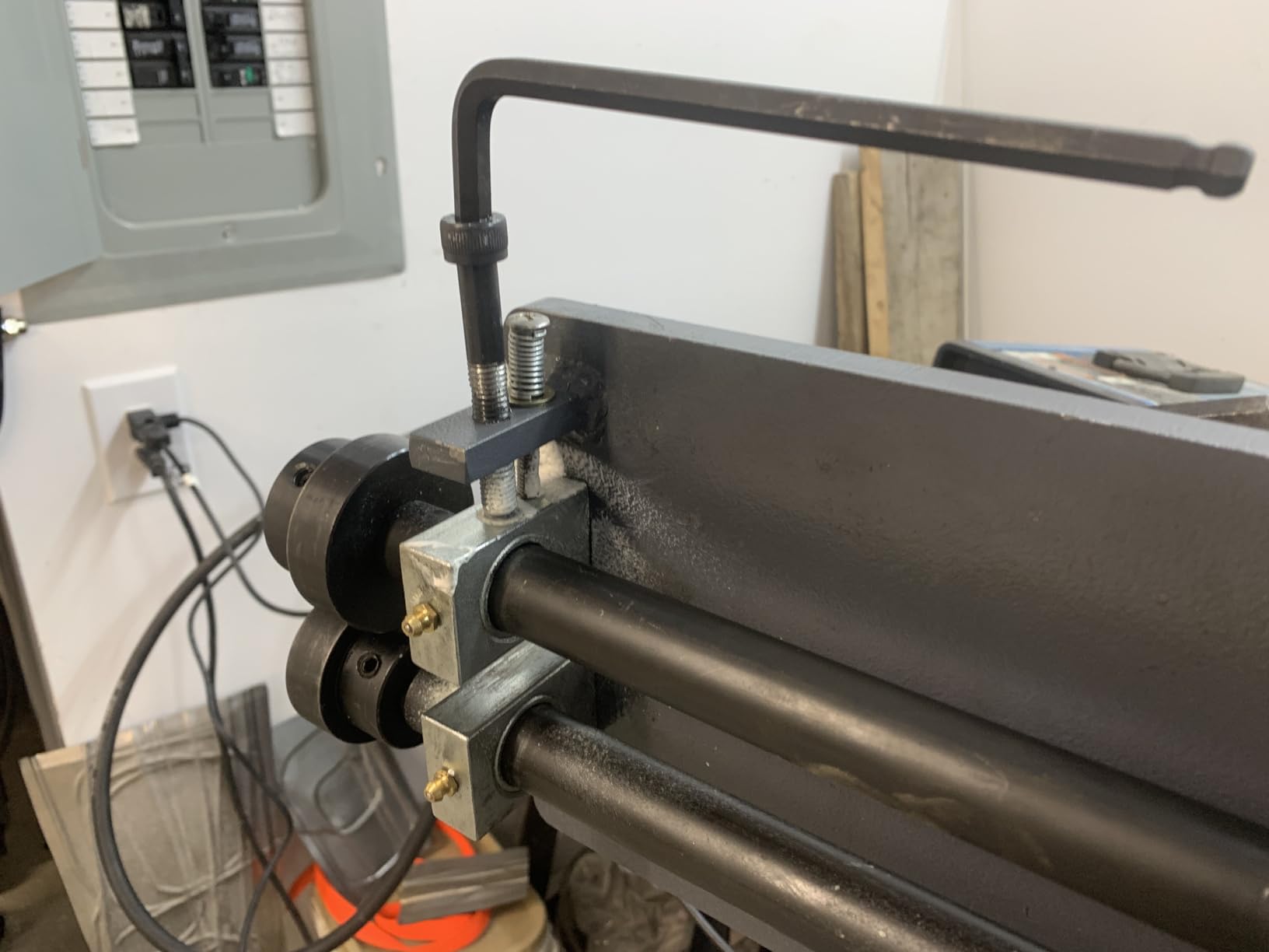 Sheet Metal Bead Roller, 18 Gauge KAKA INDUSTRIAL RM-12 | 12 in throat with 6 die sets, Manual crank rotary forming, Beading and flanging dies included customer photo 1