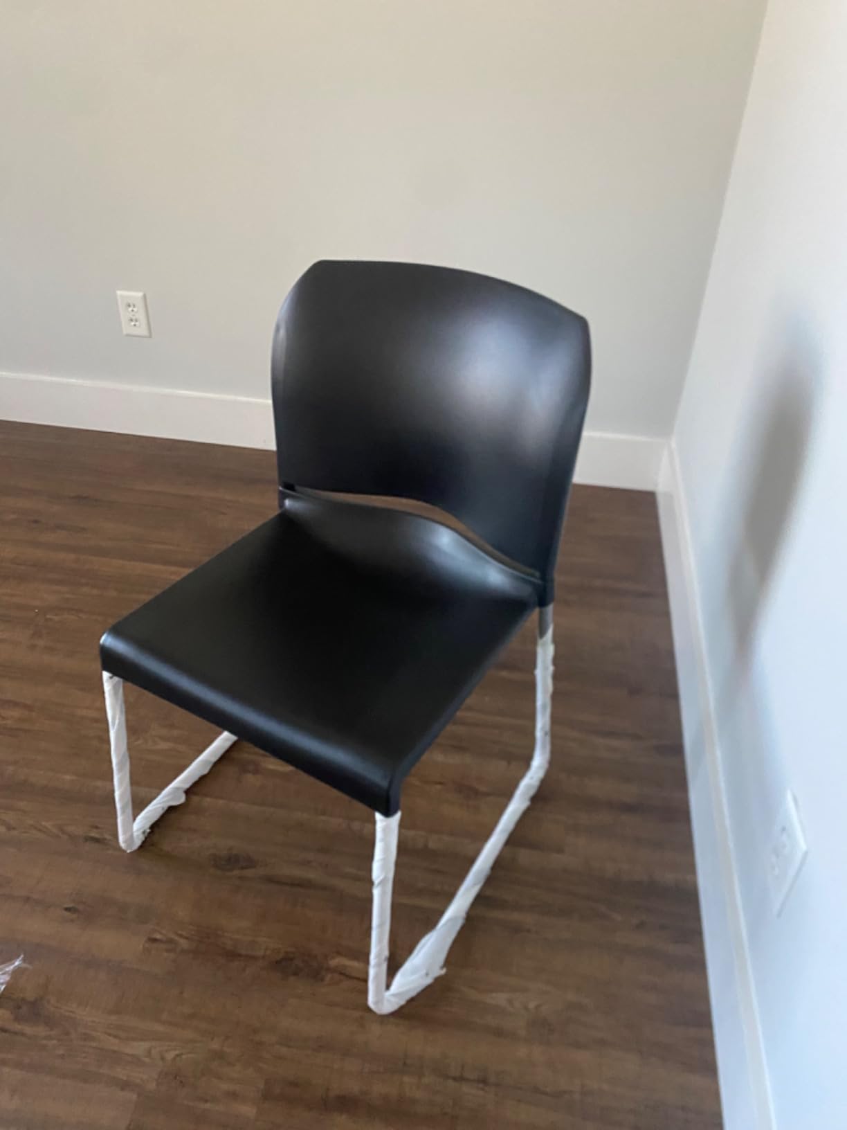 Flash Furniture Hercules Series Contoured Stacking Chairs for Waiting Rooms and Offices, Ergonomic Lobby Chairs with Curved Back, Set of 5, Black | Sled Base customer photo 2