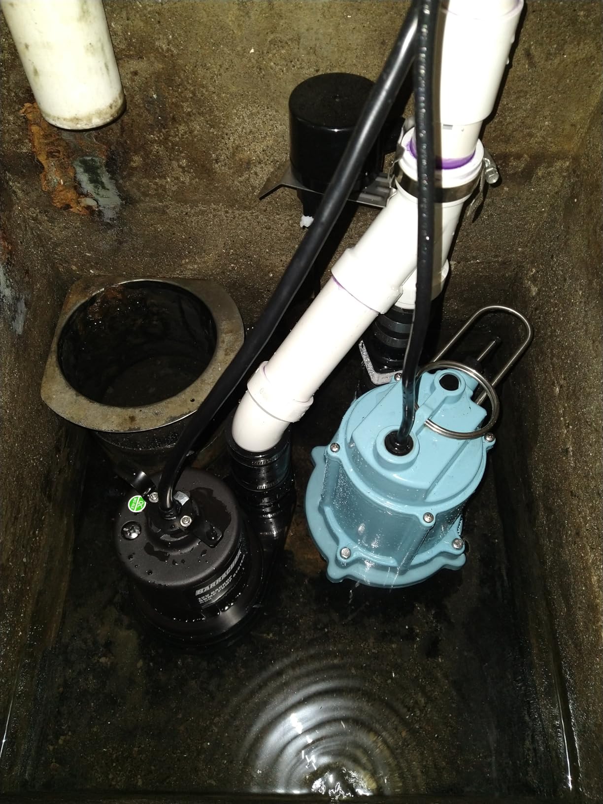 Little Giant 6EC-CIA-SFS 1/3 HP, 115-Volt, 3180 GPH Automatic Cast Iron Submersible Sump/Effluent Pump with Polypropylene Base, Integral Snap-Action Float Switch and 10-Ft. Cord, Blue, 506807 customer photo 1