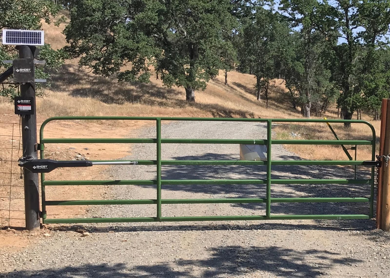 GHOST CONTROLS Solar Heavy-Duty Automatic Gate Opener Kit for Driveway Swing Gates - Model TSS1XP customer photo 2