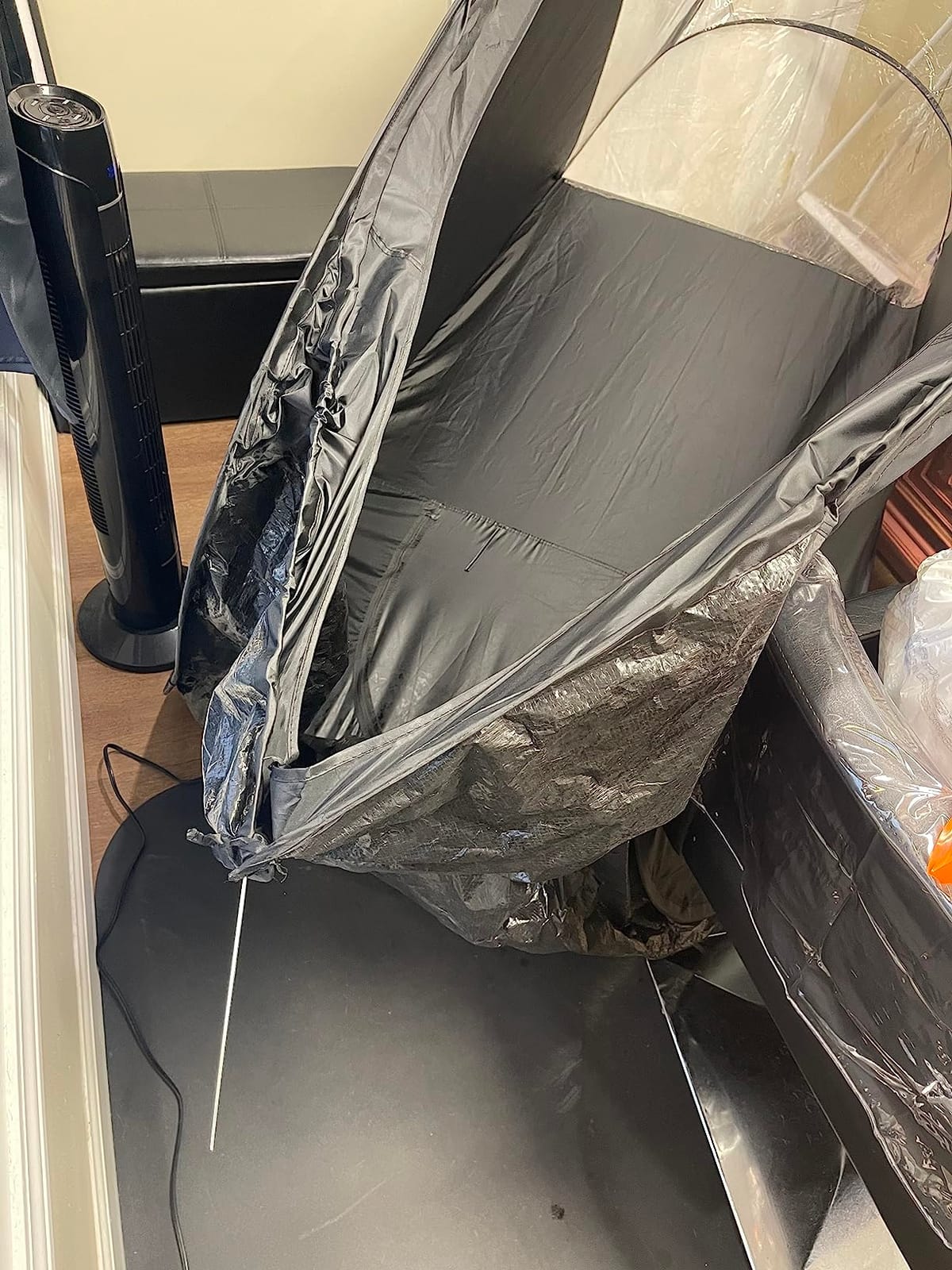Jitsu Spray Tan Tent, Portable Pop Up Sunless Tanning Booth, Clear Top | Full-body 82.7in booth with rear vent port, folds to 24in bag. Includes 5 pairs sticky feet pads. customer photo 1