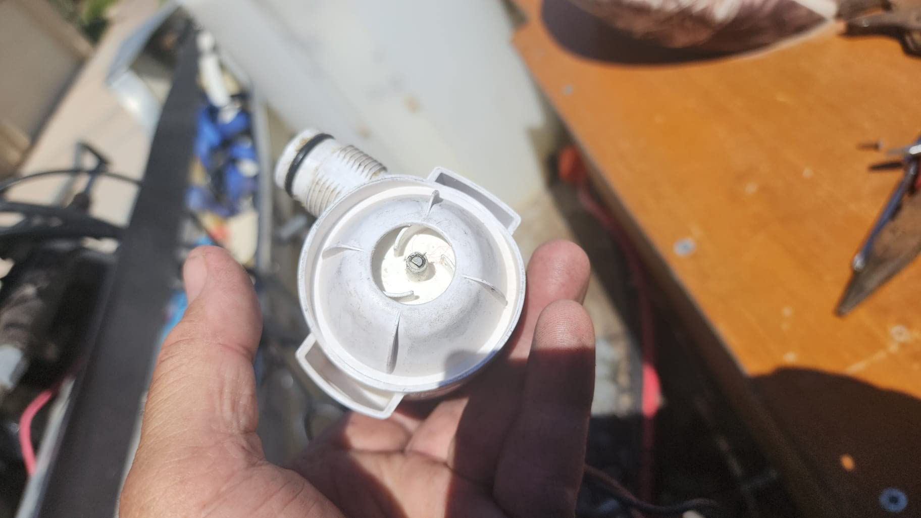Rule 25DA, Standard Bilge Pump, Non-Auto, Submersible, 500 GPH, 12V | Marine Bilge Pump for Boats with Thermal Cut-Off, Check Valve, Low Amperage, 3/4