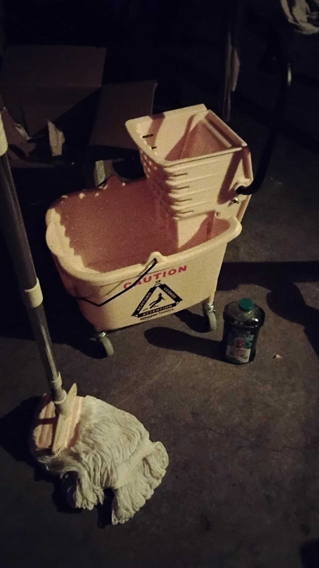 Amazon Basics Commercial Side Press Wringer Floor Cleaning Mop Bucket on Wheels, 35-Quart, Yellow customer photo 1