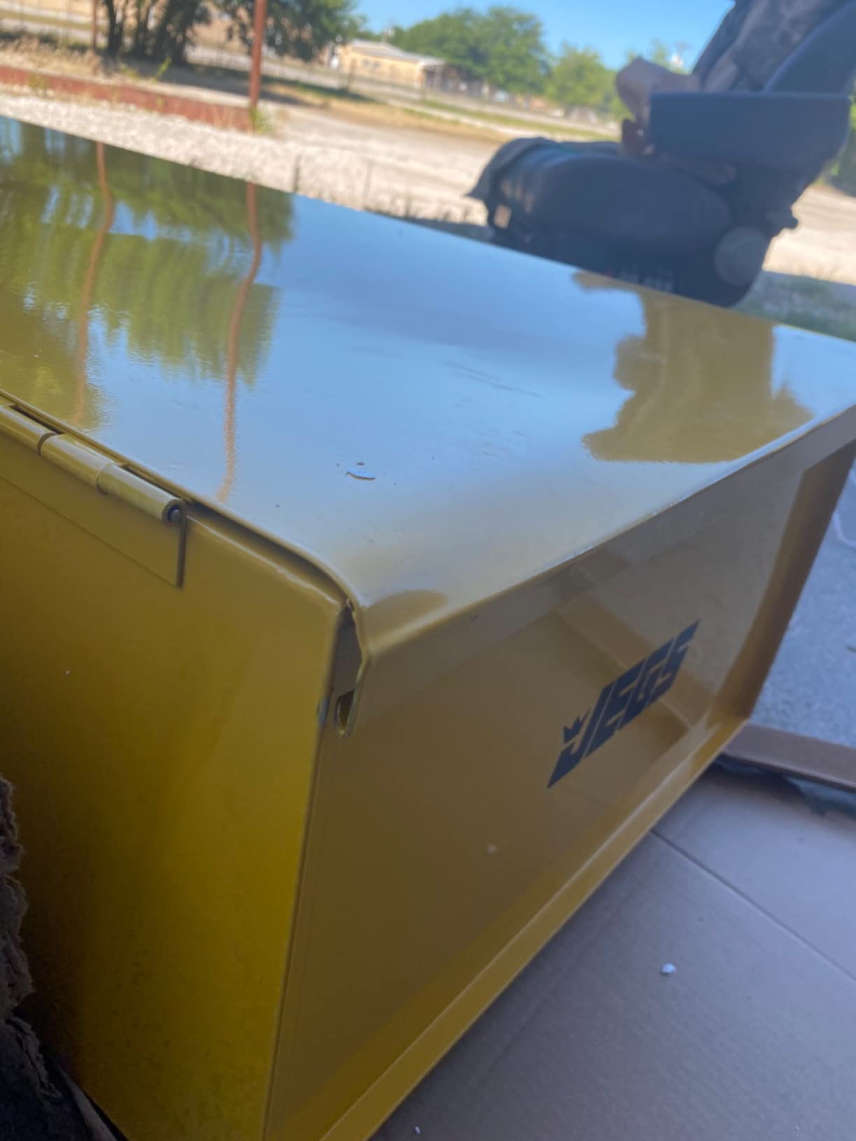 JEGS 40-Gallon Parts Washer | 24 Gallon Solvent Capacity | 5 Gallon Per Minute Max Pump Output | Heavy Duty Steel | Powder Coated Yellow or Black with JEGS Logo customer photo 2