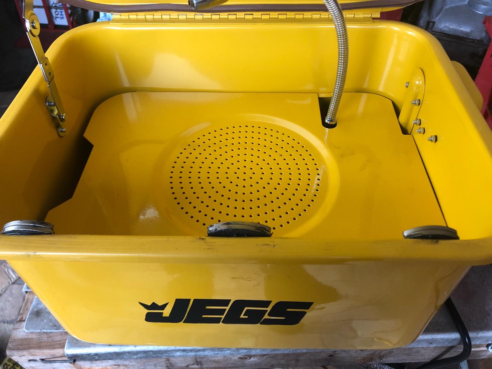 JEGS 5-Gallon Portable Parts Washer | 3.5 Gallon Solvent Capacity | 3.96 Gallon Per Minute Max Pump Output | Heavy Duty Steel | Powder Coated Black with JEGS Logo customer photo 2