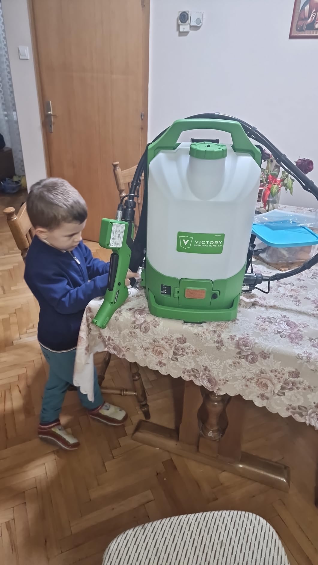 Victory Innovations Cordless Electrostatic Backpack Sprayer Machine for disinfectants, sanitizer, Cleaning,Green,VP300ES customer photo 2