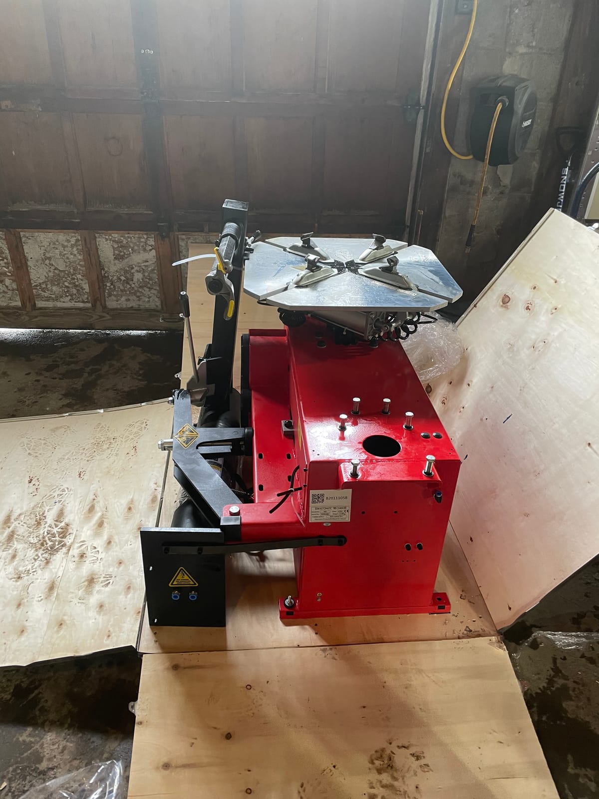 Mayflower - 1.5 HP Tire Changer Wheel Changers Balancer Machine Combo 980 800 Red Edition / 1 Year Full Warranty customer photo 2