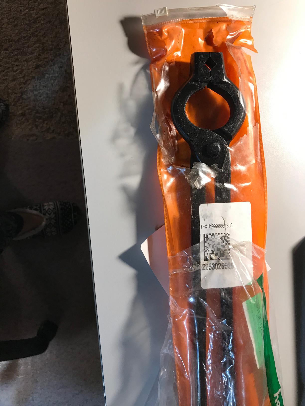 18 inch Bolt Tongs with V-Bit Jaws for Blacksmiths and Farriers - Superior Blacksmith Tongs (18 Inch, Black) customer photo 1