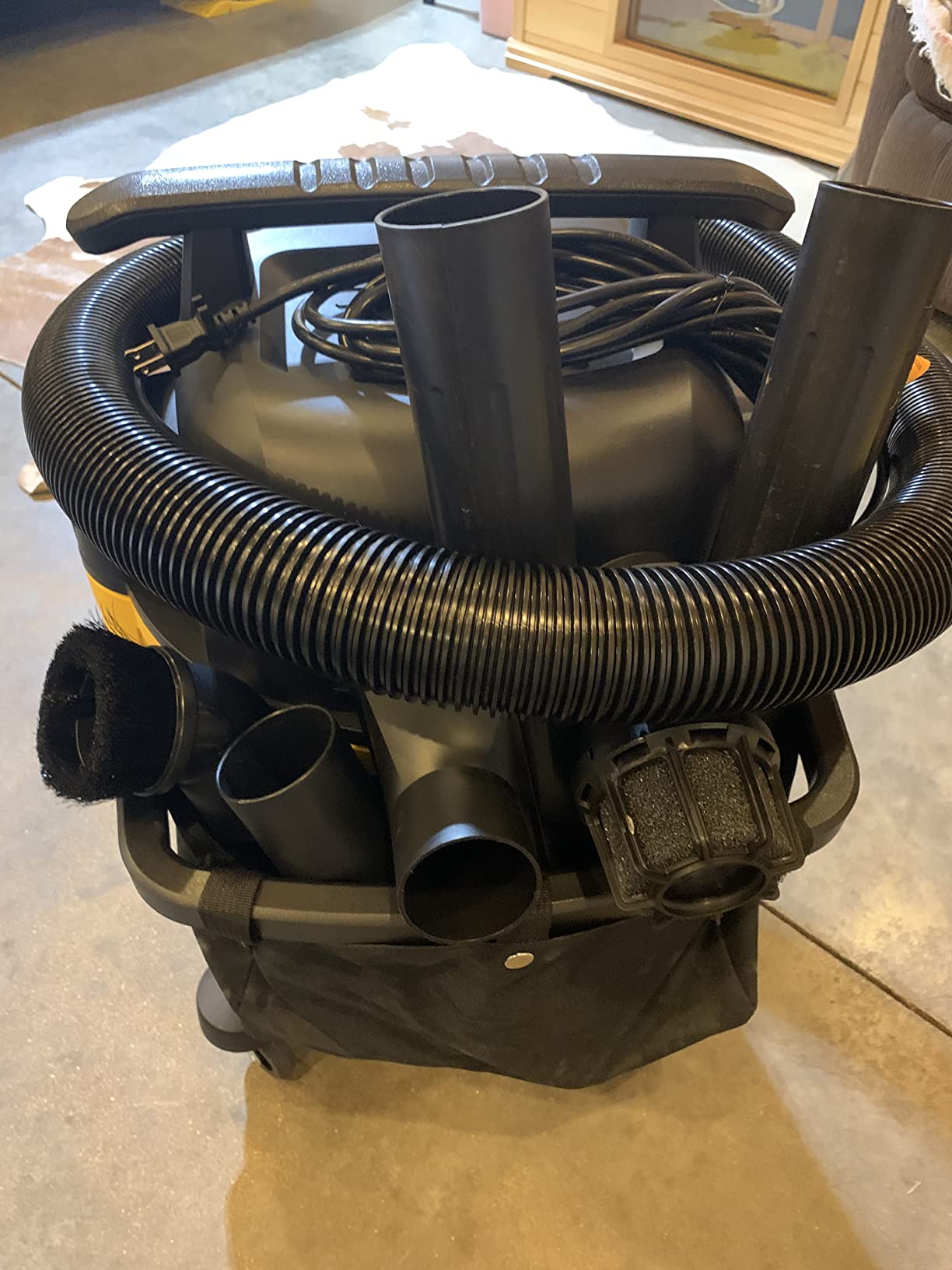 DEWALT 12 Gallon Poly Wet/Dry Vac, 5.5 HP Shop Vacuum Wet Vacuum Cleaner for Workshop, Jobsite, Commericial Area, Large Pick-Up Capacity, Yellow,DXV12P customer photo 2