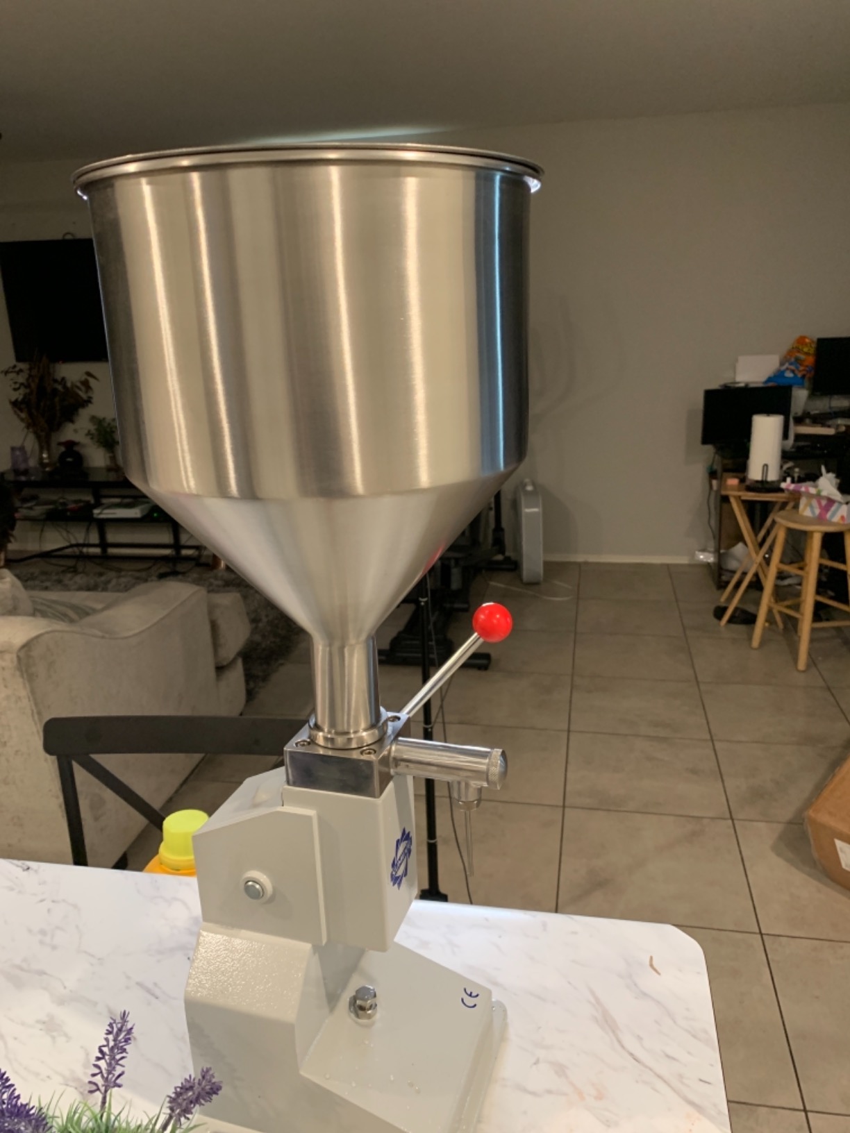 Manual Filling Machine Filling 5-55ml Bottler Filler For Liquid and Paste A03 Pro With CE Certificate customer photo 2