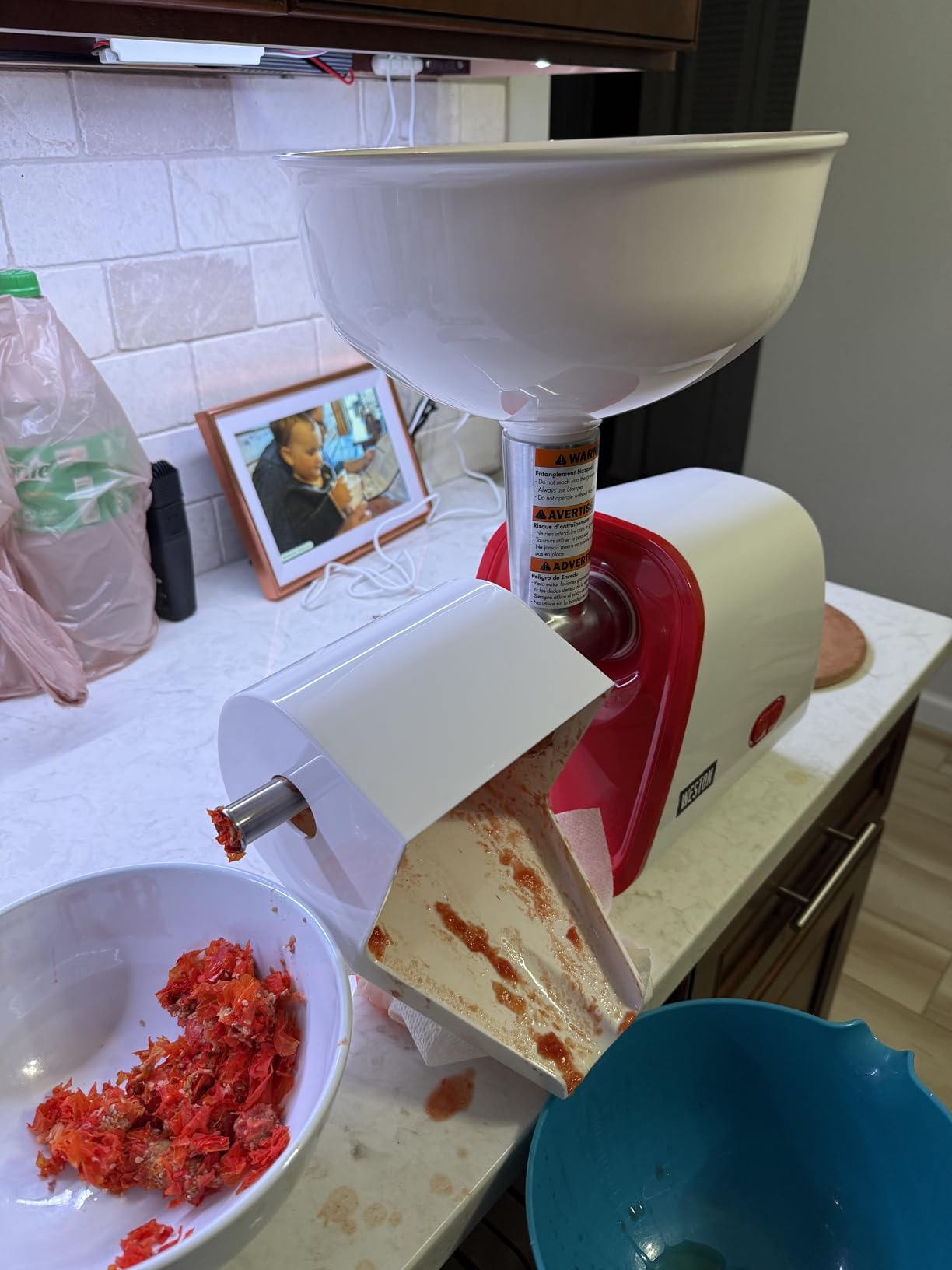 Weston Deluxe Electric Tomato Strainer, Food Mill & Sauce Maker | For Purees, Jellies & Salsa | 1 Gallon Hopper | 250 Watt Motor | 1.5mm, 3mm & 6mm Screens | 82-0250-W customer photo 2
