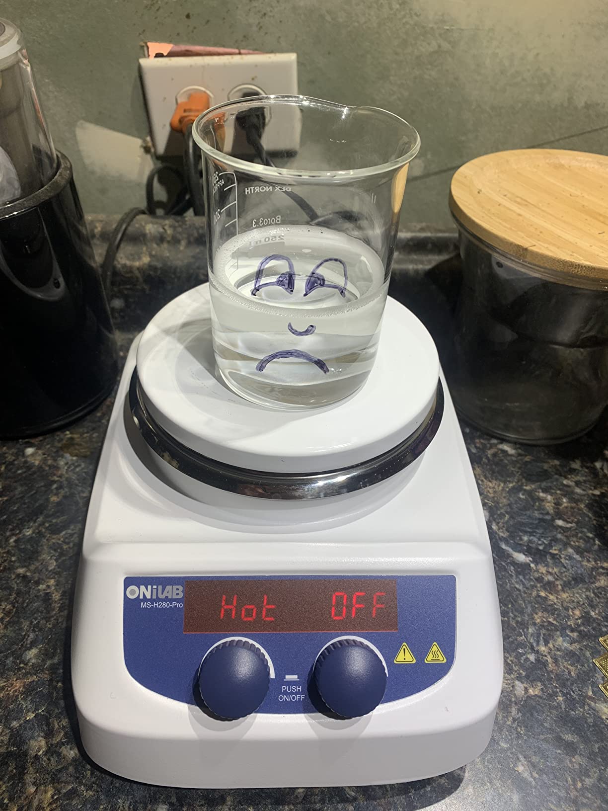 ONiLAB 5 inch LED Digital Hotplate Magnetic Stirrer Hot Plate with Ceramic Coated Lab Hotplate, 280°C Stir Plate, Magnetic Mixer 3,000mL Stirring Capacity, 200-1500rpm, Stirring Bar Included customer photo 1