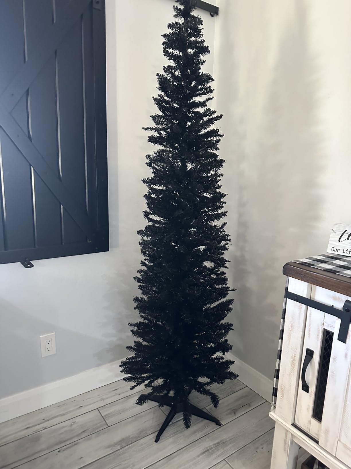 HOMCOM 6' Artificial Pencil Christmas Tree, Slim Xmas Tree with 390 Realistic Branch Tips and Plastic Stand, Green customer photo 1
