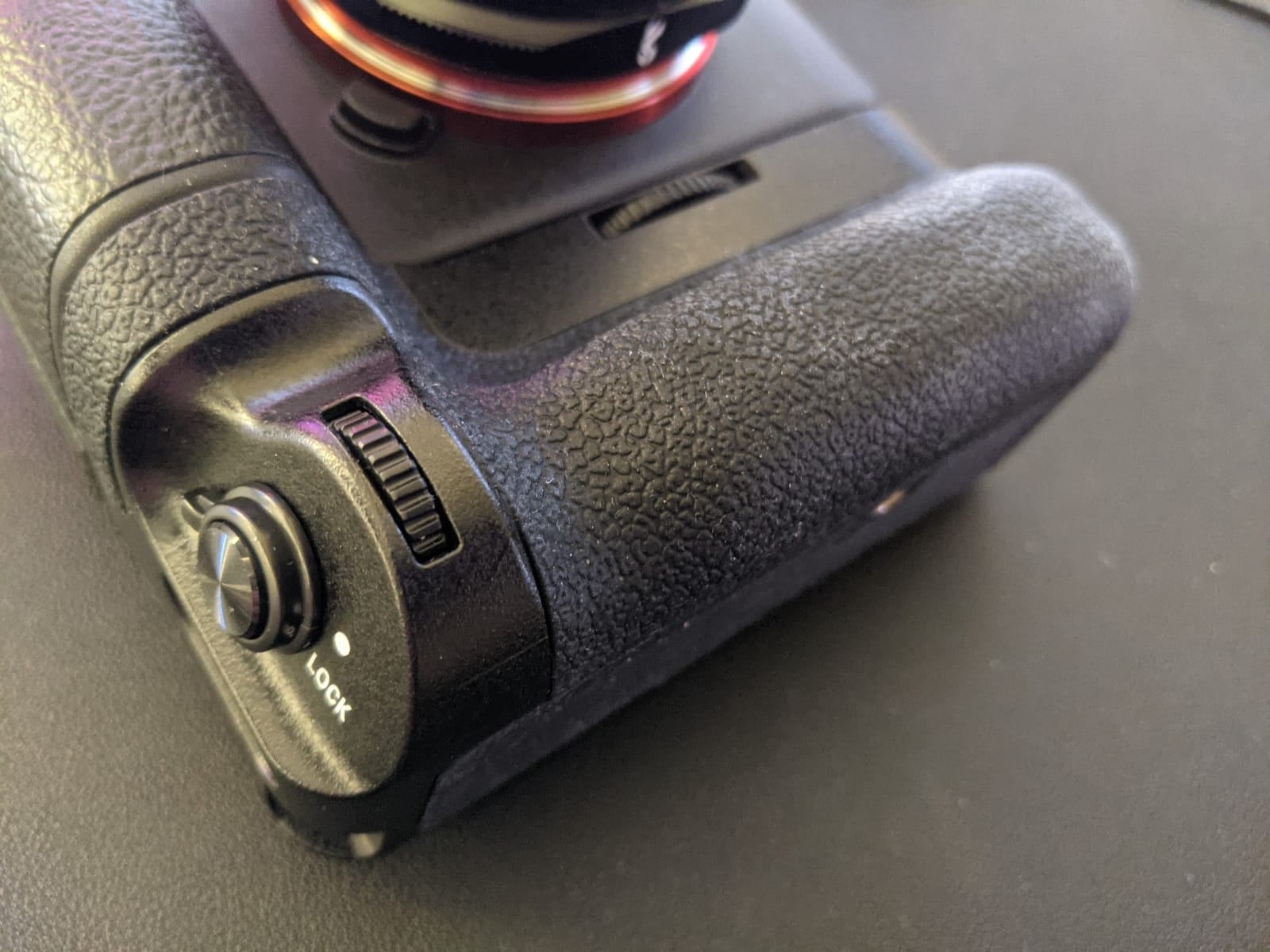 NEEWER Vertical Battery Grip Replacement for VG-C3EM, ONLY Compatible with Sony A9 A7III A7RIII Camera and NP-FZ100(Battery Not Included) customer photo 2