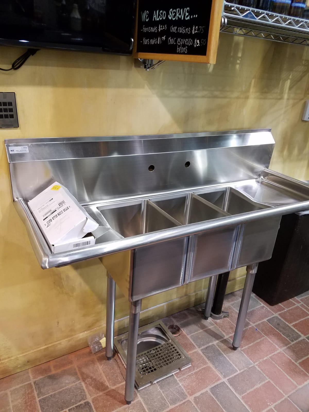 KoolMore - SC101410-12B3 3 Compartment Stainless Steel NSF Commercial Kitchen Sink with Right and Left Drainboards - Bowl Size 10