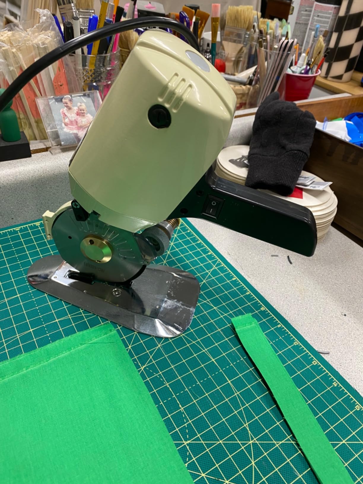 BEAMNOVA Electric Rotary Cutter for Fabric, Cloth Cutting Machine | 4 Inch Circle Blade, Sharpener, 250W Hand Held Tabletop Multi-Layer Fabric Slitting Tool, for Clothes, Textiles, Blankets customer photo 2