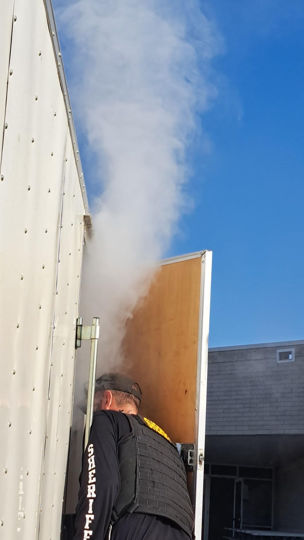 Froggy's Fog Titan 1200 Fog Machine, High Output Indoor Fogger Machine with 20,000 CFM and Low Fluid Sensor customer photo 1