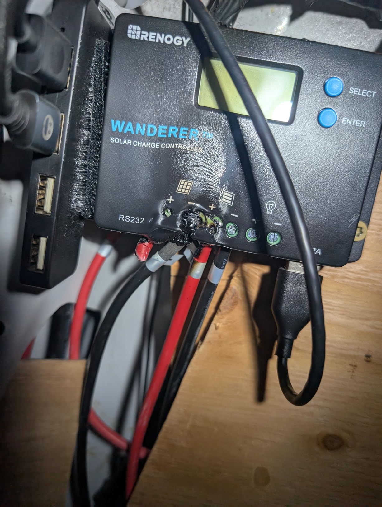 Renogy 10 Amp 12V/24V PWM Negative Ground Solar Charge Controller Compact Design w/LCD Display for AGM, Gel, Flooded and Lithium Battery, Wanderer 10A customer photo 1
