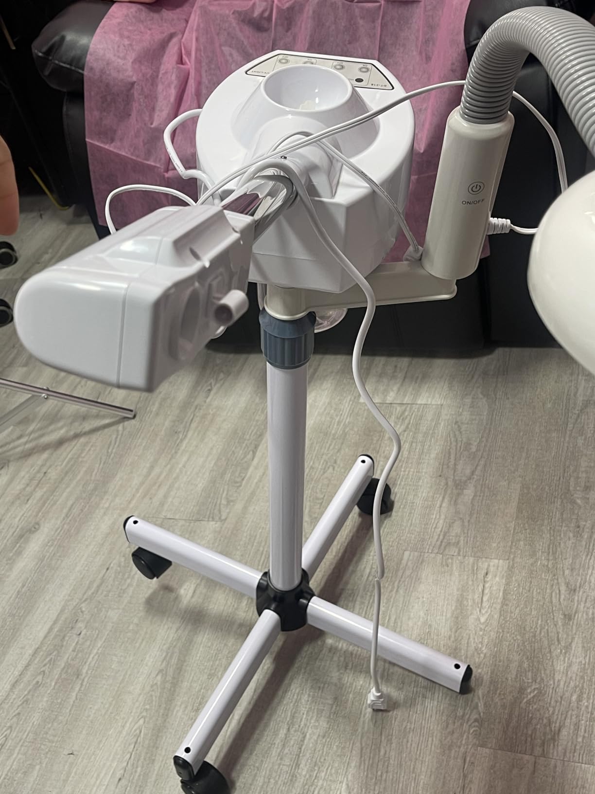 Professional 2 in 1 Facial Steamer for Face Deep Cleaning Ozone Face Steamer with 5X Magnifying Lamp Hot Mist Function for Salon Spa Home Beauty Equipment customer photo 1