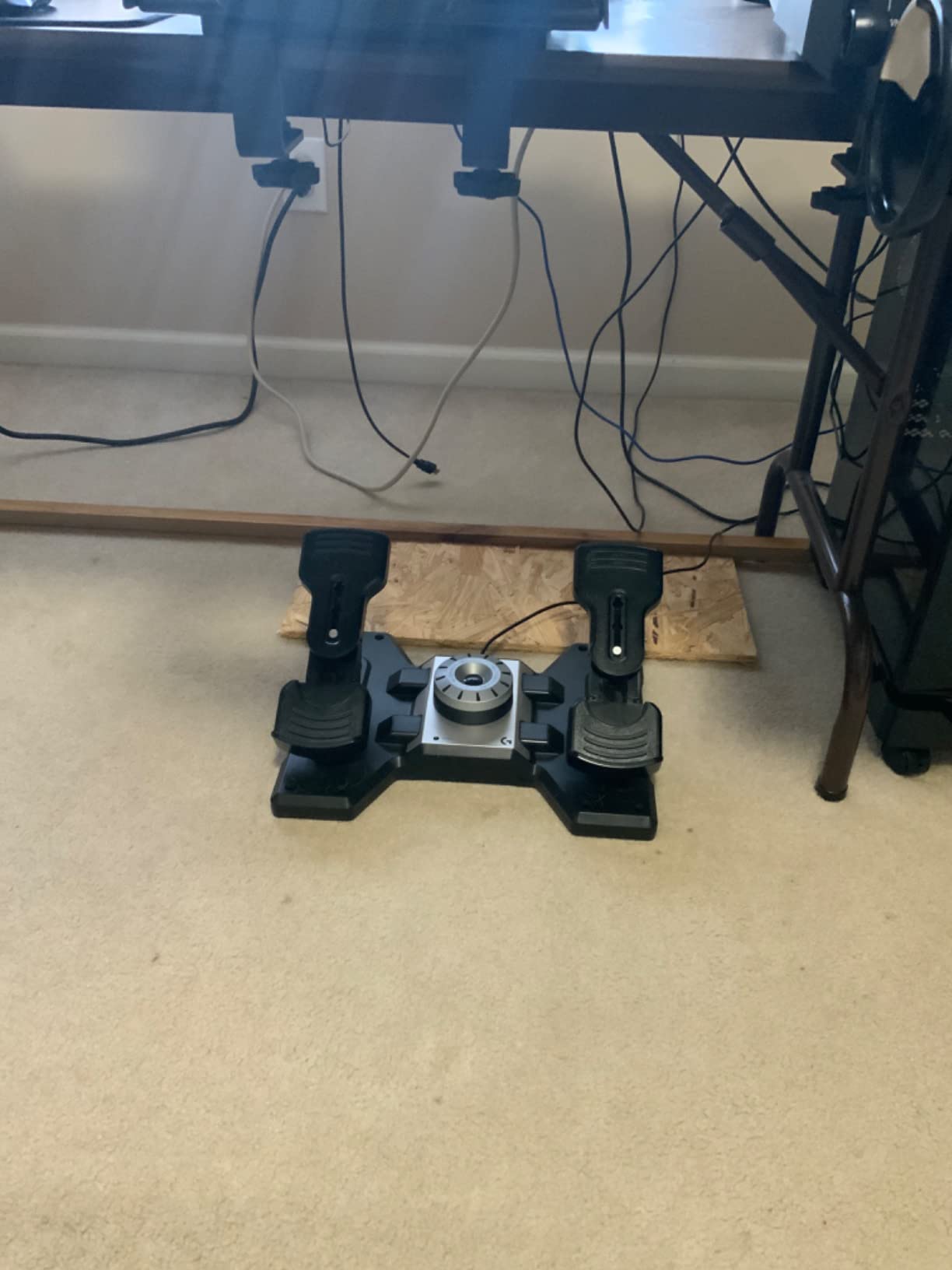 Logitech G Pro Flight Rudder Pedals | Self-centering mechanism, differential toe brakes, adjustable tension dial, part metal, PC compatible customer photo 2