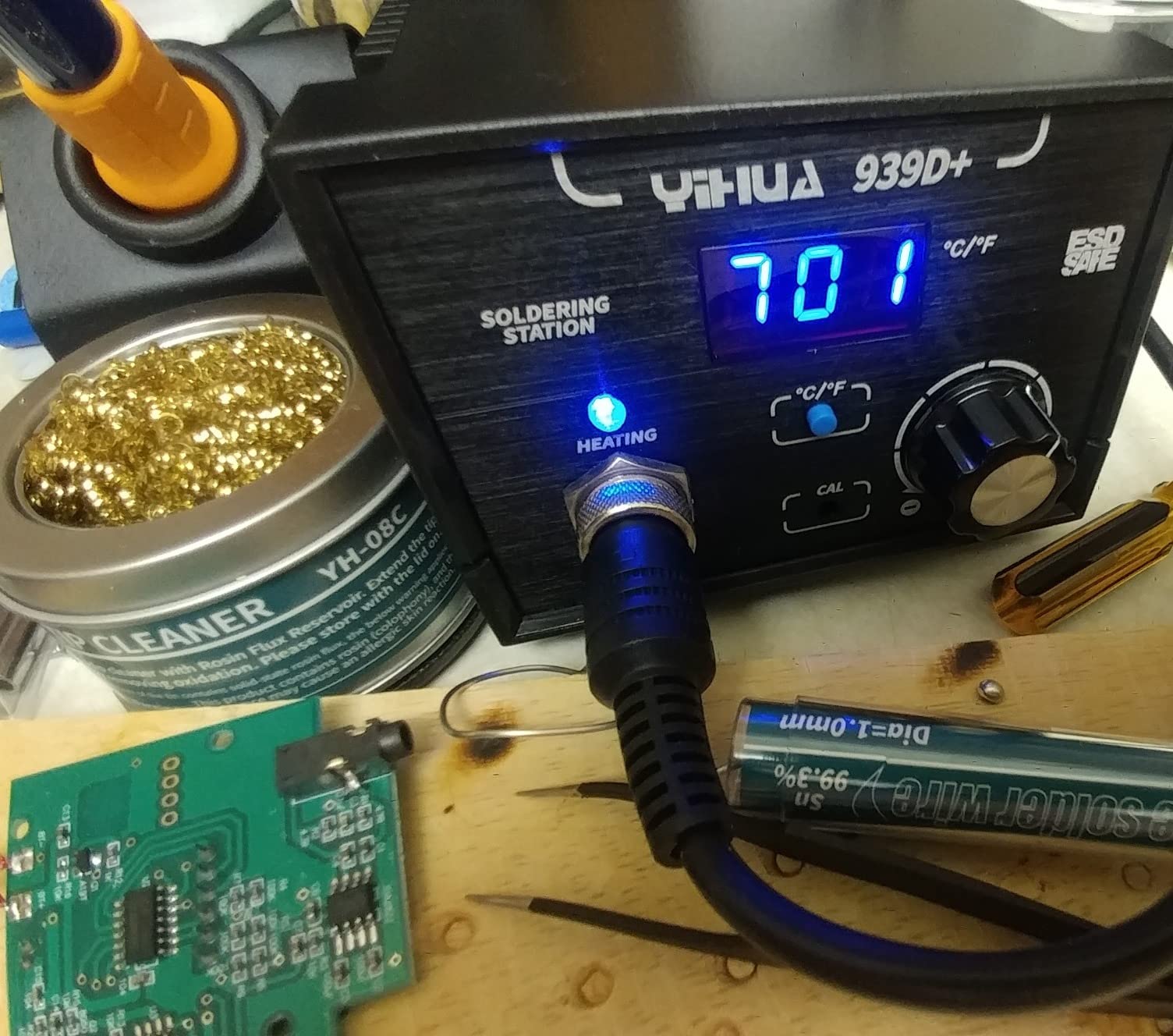 YIHUA 939D+ Digital Soldering Station, 75W Equivalent with Precision Heat Control (392°F to 896°F) and Built-in Transformer. ESD Safe, Lead Free with °C/°F display (Black) customer photo 1
