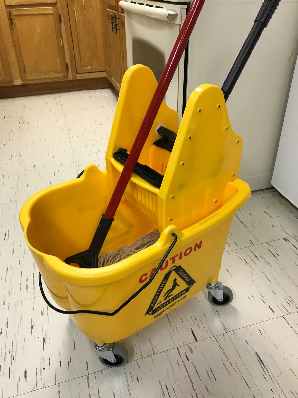 Amazon Basics Floor Cleaning Rectangular Mop Bucket with Sturdy Down Press Wringer Combo, 35-Quart, Yellow customer photo 1