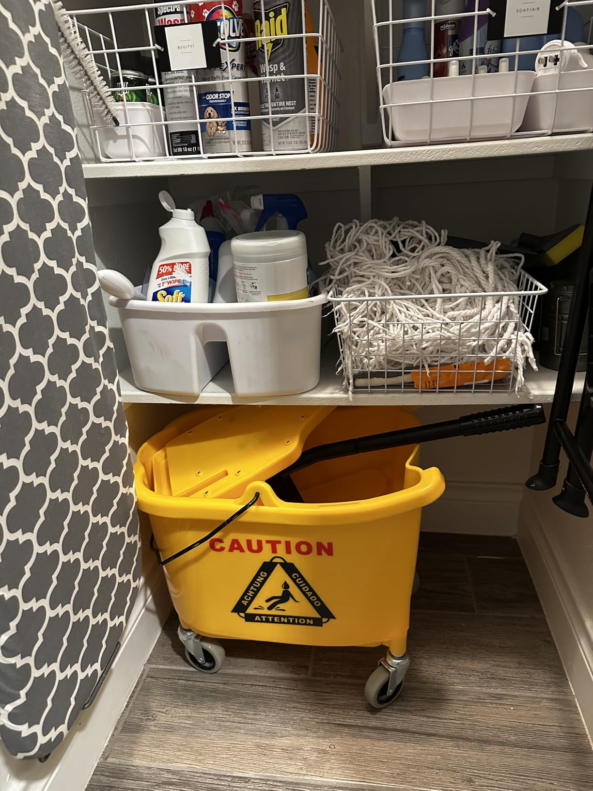 Amazon Basics Floor Cleaning Rectangular Mop Bucket with Sturdy Down Press Wringer Combo, 35-Quart, Yellow customer photo 2