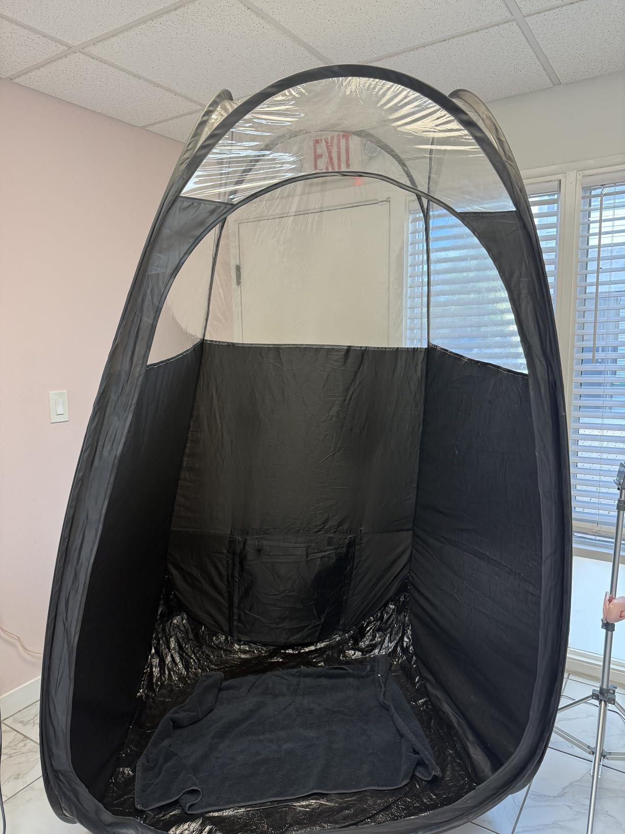 Large Deluxe Spray Tan Tent - Pop Up Tent Portable Tanning Booth with Carry Case - Clear Window for Perfect Spray Tanning - Extraction Fan Opening - Easy Clean Spray Tan for Home & Salon customer photo 1