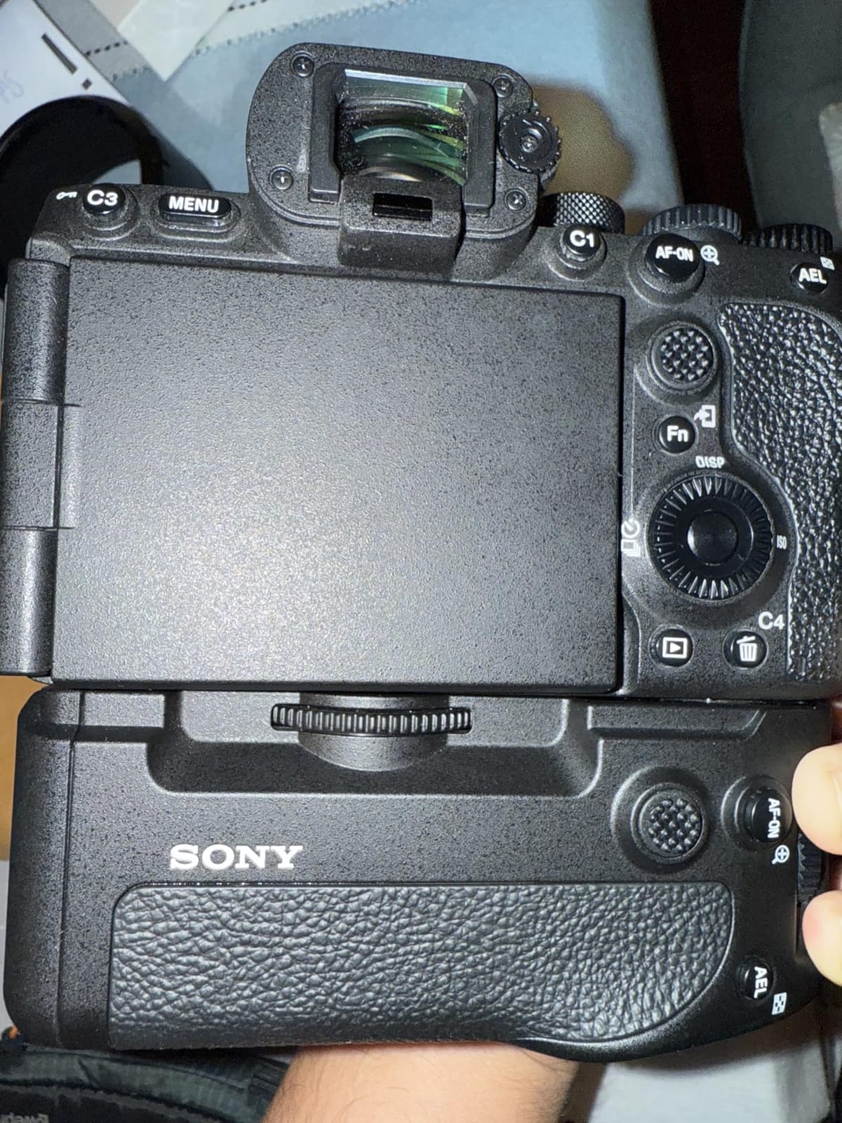 Sony Vertical Grip for Alpha 7R IV - VG-C4EM customer photo 2