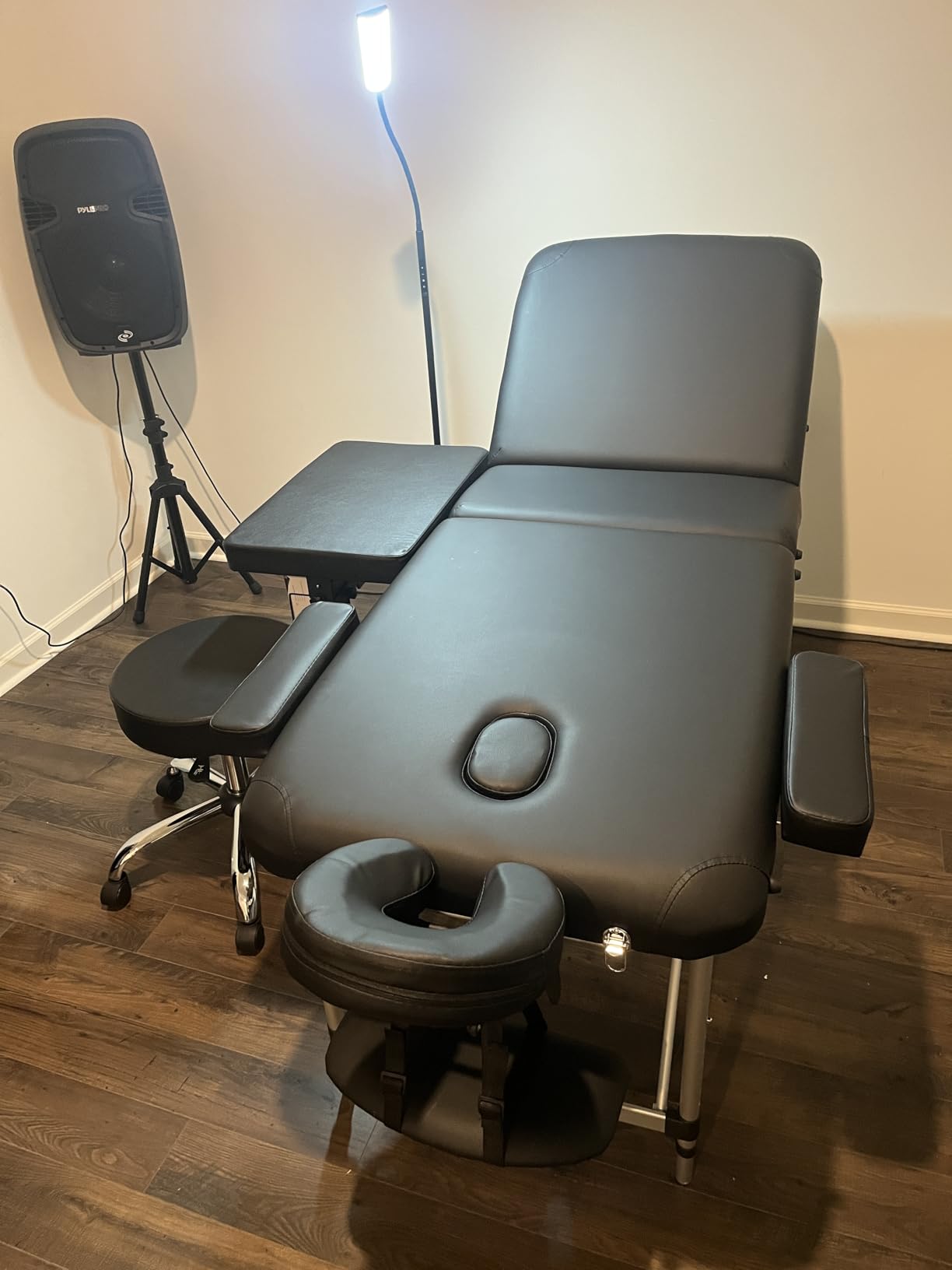 Yaheetech Portable Folding Massage Table Adjustable Lash Tattoo Bed Black | Foam-Padded PVC Leather on a Heavy-Duty Aluminum Frame Folds for Transport and Adjusts in Height for Spa, Salon or Home Use customer photo 1