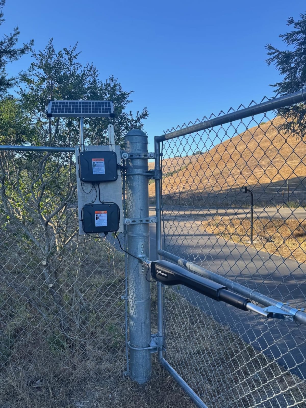 Mighty Mule MM371W Automatic Gate Opener, Smart and Solar Ready, Up to 16ft Long or 550lb customer photo 2