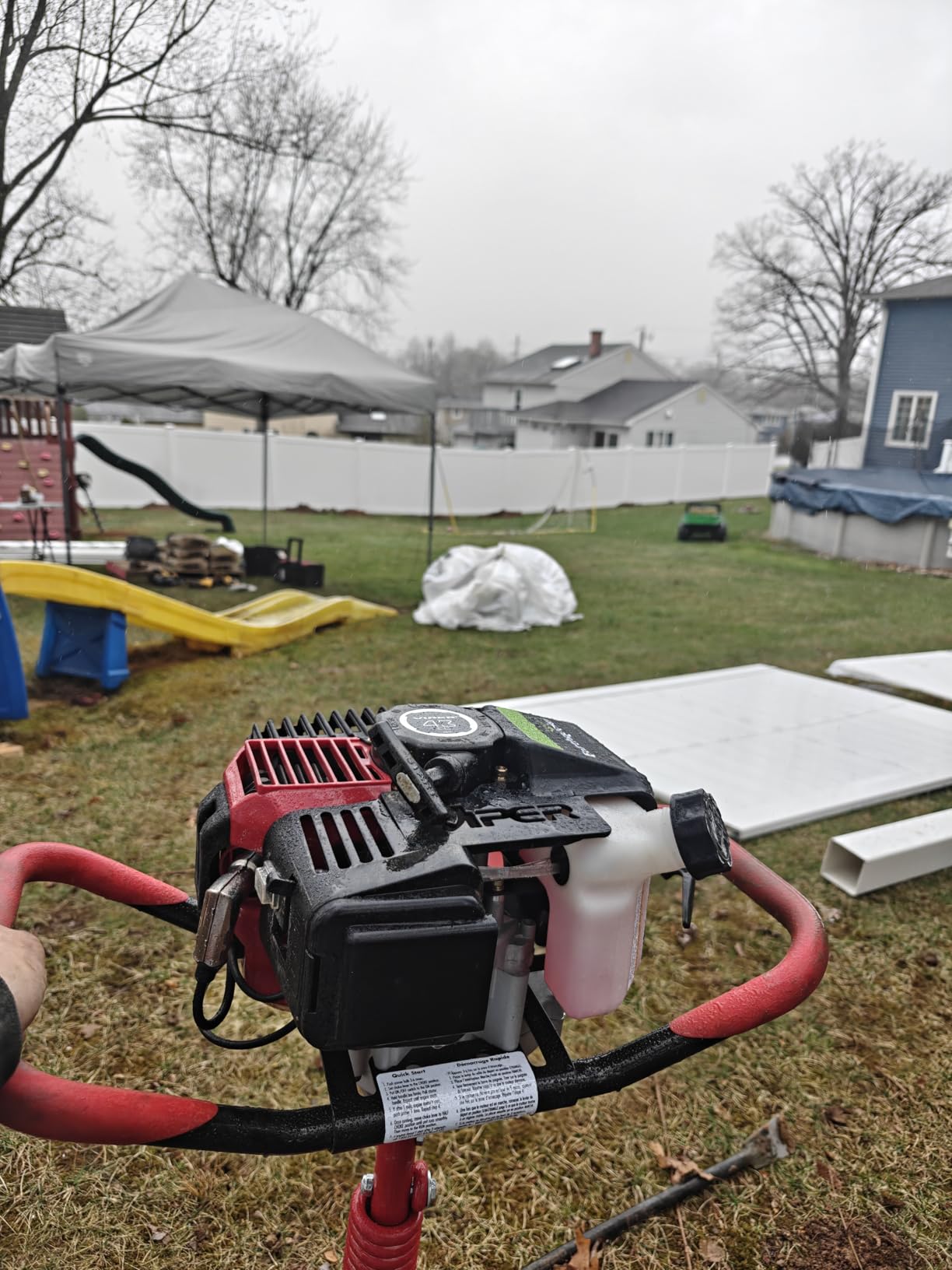 Earthquake E43 1-Person Earth Auger Powerhead, 43cc 2-Cycle Viper Engine, 30:1 Transmission, 5 Year Limited Warranty, Red or Black Auger Bit customer photo 1