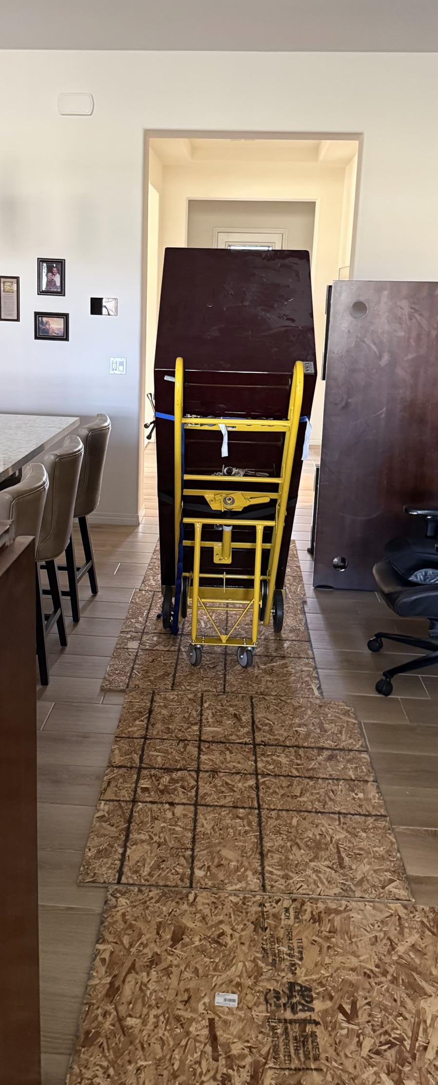 Strongway Industrial Hand Truck, 1200-Lb Capacity Heavy-Duty Appliance Dolly, Convertible 2 or 4 Wheel Design, 8-Inch Rubberized Wheels with Auto-Rewind Ratchet Belt, Model 67969 customer photo 2