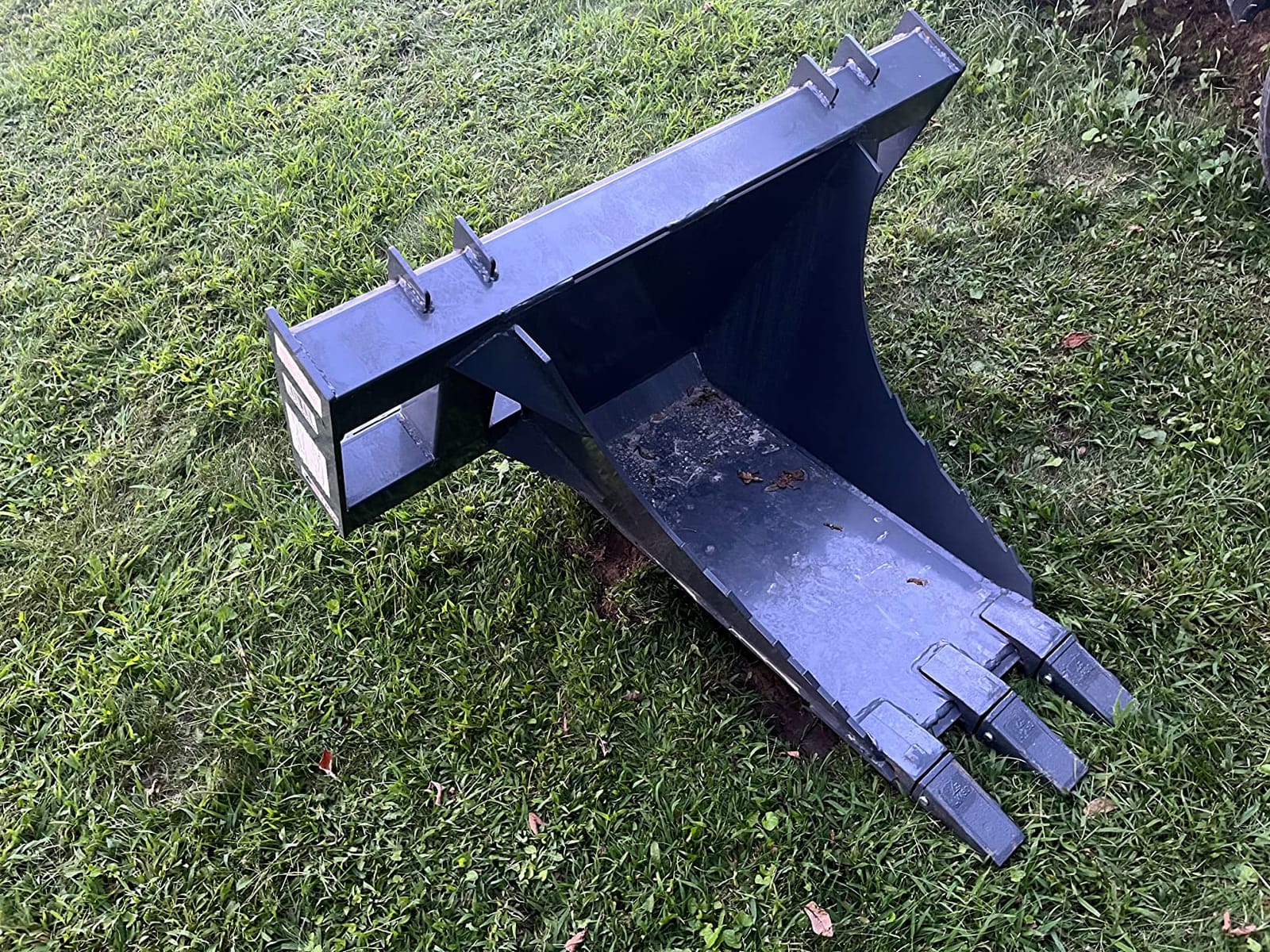 Titan Attachments USA Made Grey Extreme Stump Bucket, Skid Steer Tree Spade Stump Remover Digger, Serrated Leading Edge, Replaceable Teeth, Quick Tach Mounting Style customer photo 2