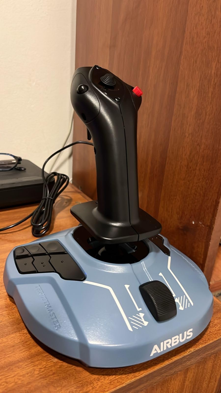 Thrustmaster TCA Quadrant Airbus Edition Flight Sim Throttle - PC | Detents, switches, thrust reversers, 2 axes, 16 buttons, Hall-Effect sensors, linear mode, for realistic cockpit control customer photo 1